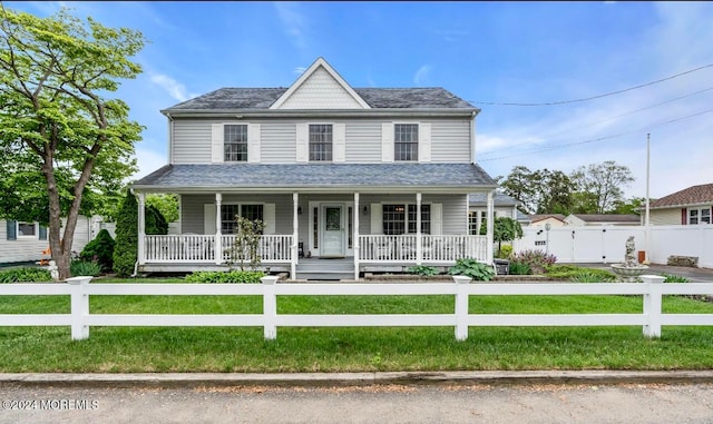 view of front of property featuring a front yard and covered porch