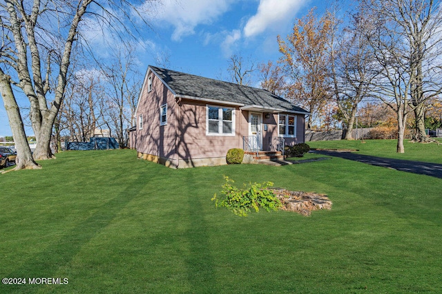 view of front of house featuring a front yard