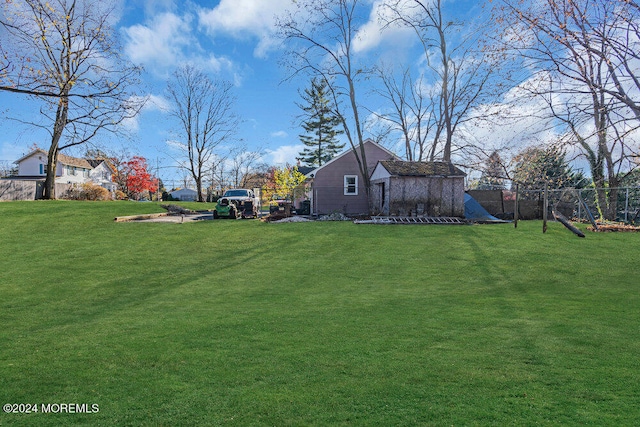 view of yard with a shed