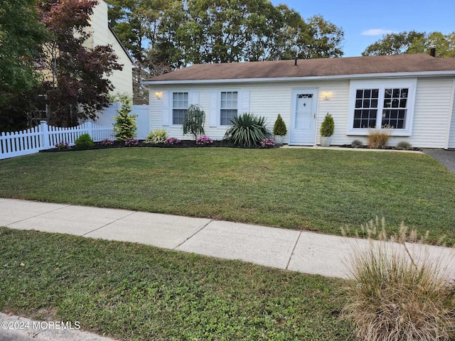 view of front facade with a front yard