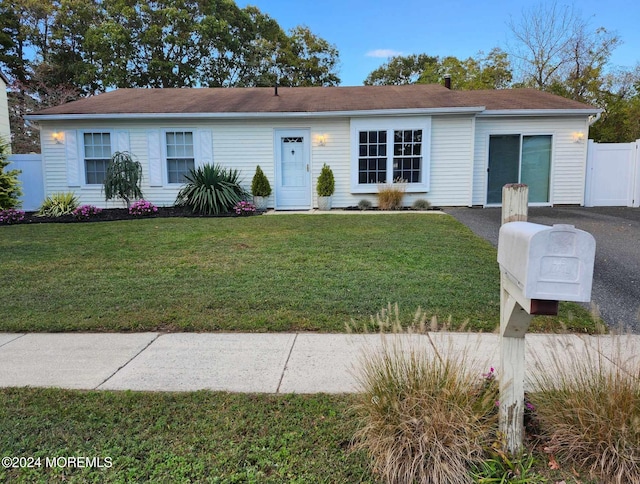 ranch-style home with a front lawn