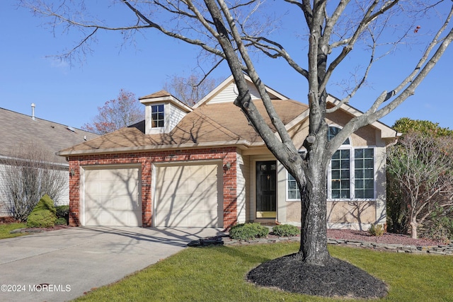 view of front facade featuring a garage and a front lawn