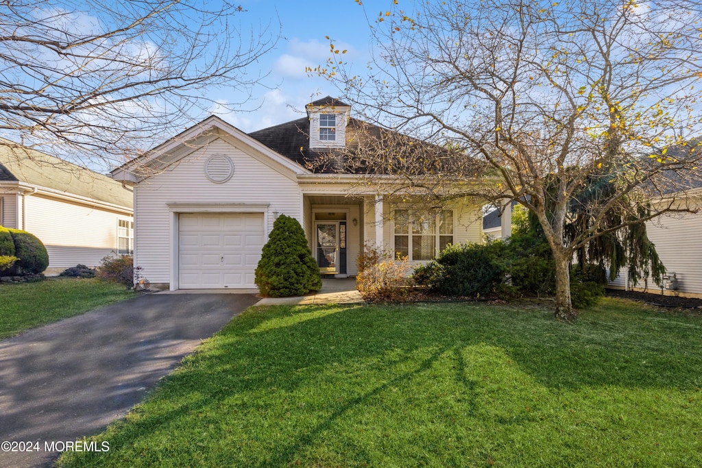 view of front facade featuring a garage and a front lawn