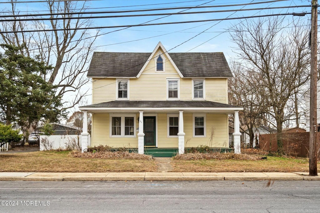 country-style home with a porch