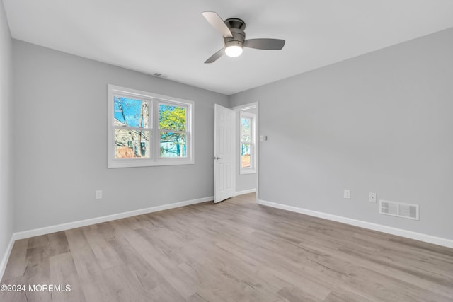 empty room featuring light wood-type flooring and ceiling fan