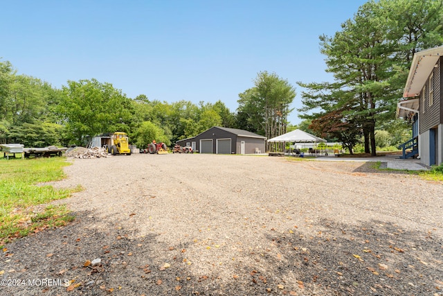 view of yard with an outbuilding and a garage