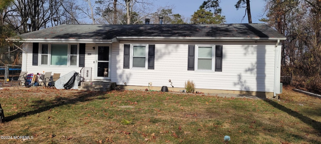 609 Commonwealth Blvd, Toms River, NJ 08757 - ranch-style home featuring a front yard