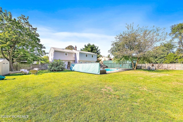 view of yard featuring a fenced in pool