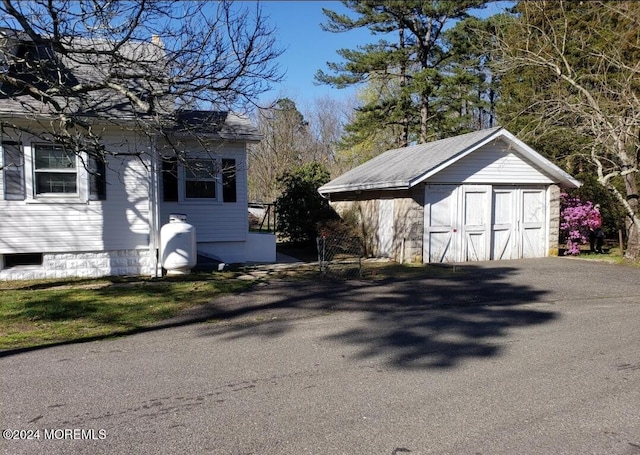 exterior space featuring a storage shed