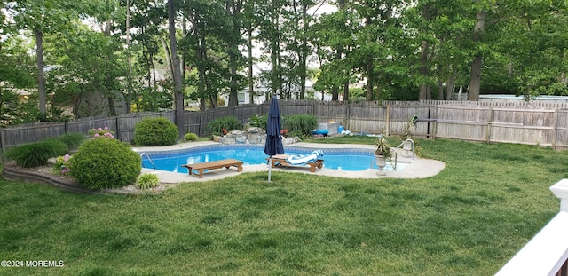 view of pool featuring a yard