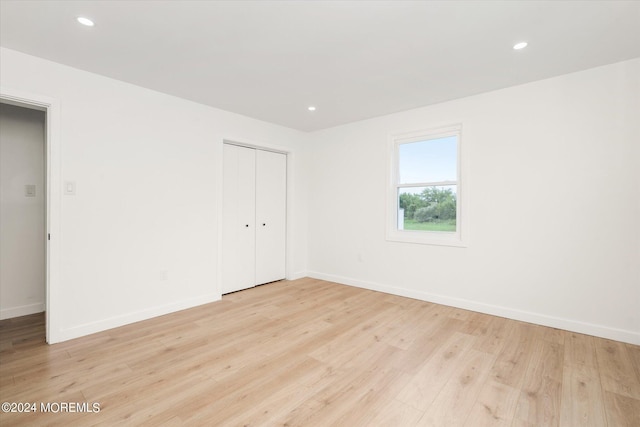 unfurnished room with light hardwood / wood-style flooring