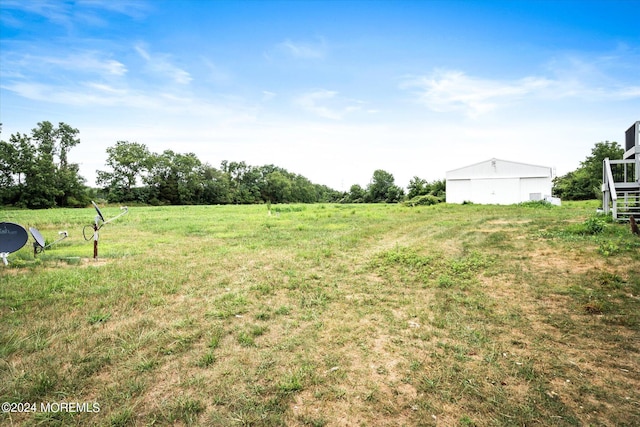 view of yard with a rural view