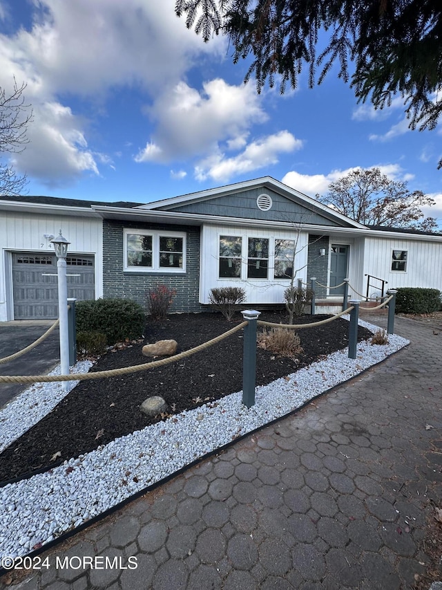 view of front facade with a garage