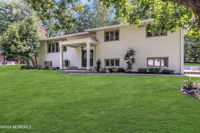 view of front of property with a front lawn