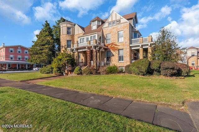 view of front of property with a front lawn