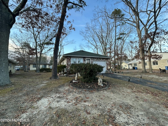 view of yard with a garage