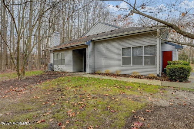 ranch-style home with central AC and a front lawn