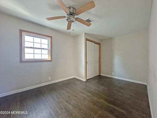 spare room with dark hardwood / wood-style floors and ceiling fan