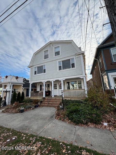 view of front of house with covered porch