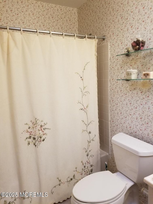 33 Penwood Dr Unit 55, Whiting, NJ 08759 - full bath with wallpapered walls, toilet, and shower / bathtub combination with curtain