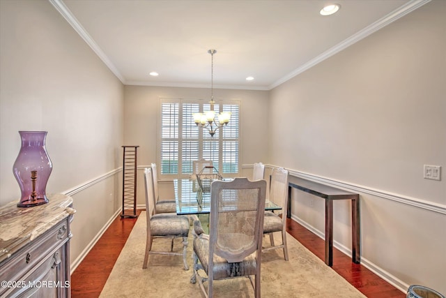 dining room featuring recessed lighting, a notable chandelier, dark wood-type flooring, baseboards, and crown molding