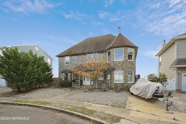 view of front of house featuring a porch