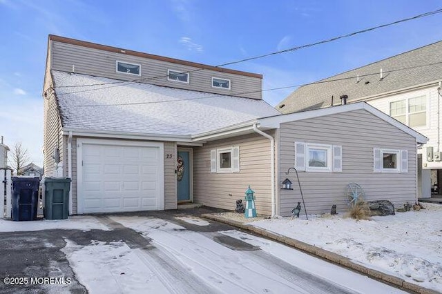 view of front property featuring a garage