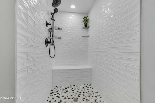 bathroom featuring tiled shower