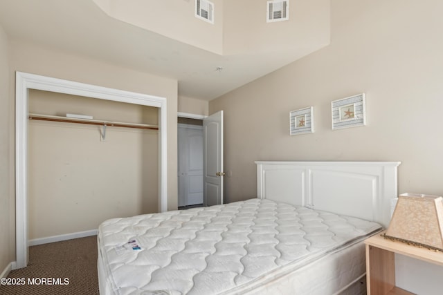 bedroom with carpet flooring and a closet