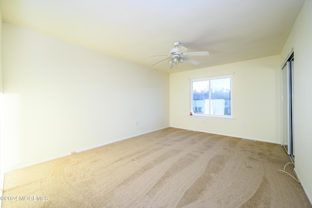 unfurnished room with light carpet and ceiling fan