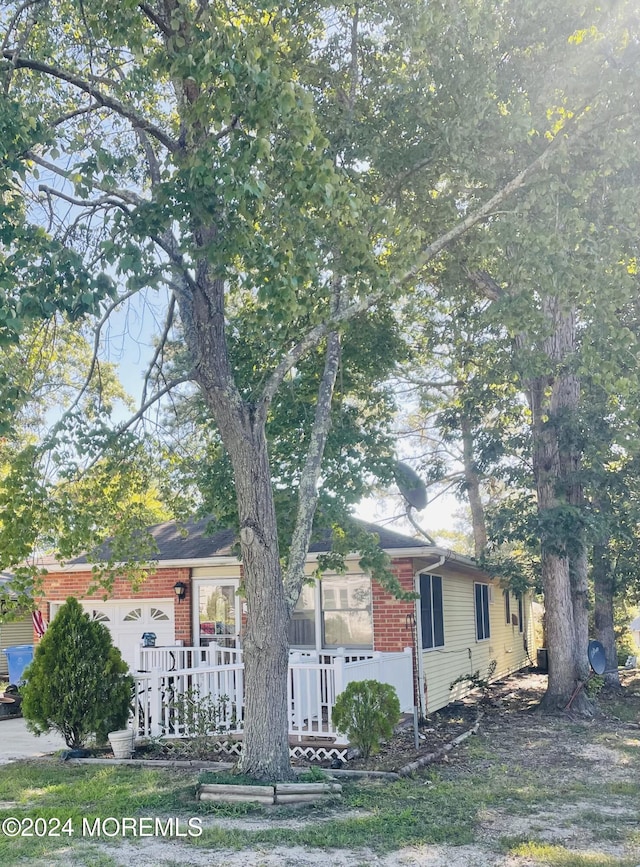 view of front of house featuring an attached garage and brick siding