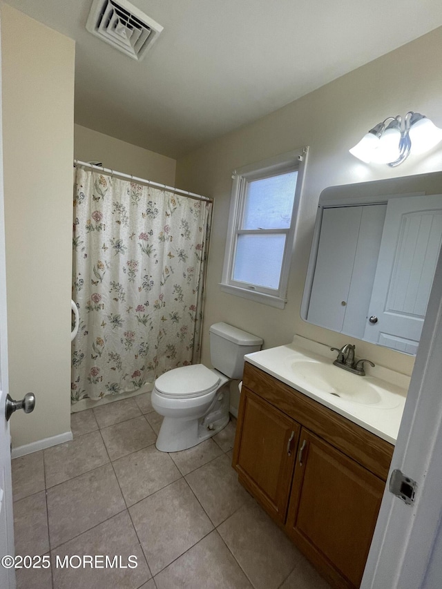 full bath featuring a shower with curtain, visible vents, toilet, vanity, and tile patterned flooring