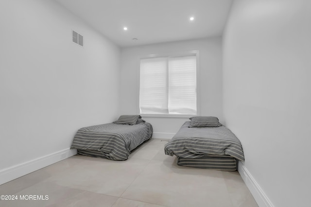 bedroom featuring recessed lighting, visible vents, and baseboards