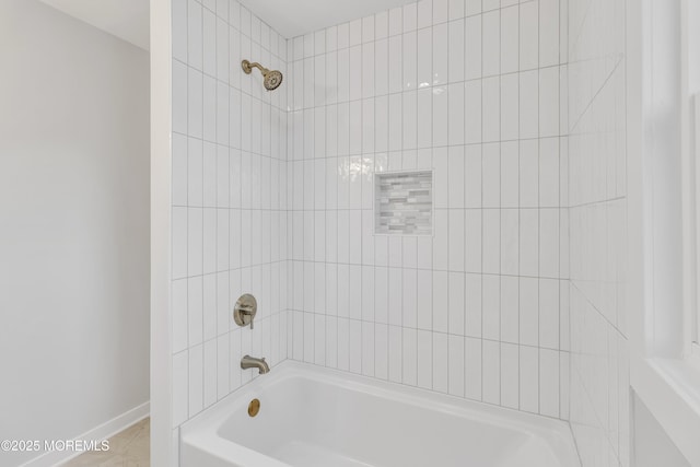 bathroom featuring tiled shower / bath