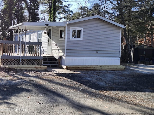 back of house featuring a shed