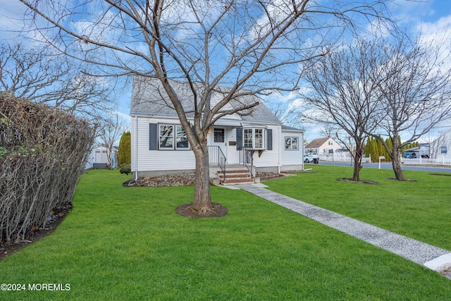 view of front of home featuring a front yard