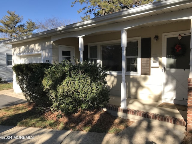 doorway to property with covered porch