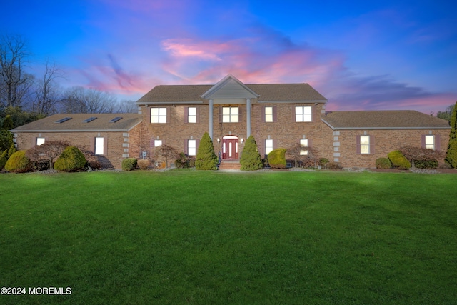 view of front of home featuring a yard