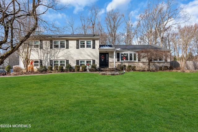 tri-level home with a front lawn