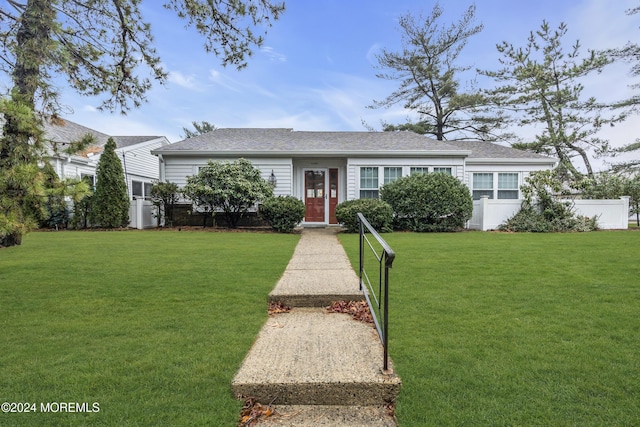 view of front facade with a front yard