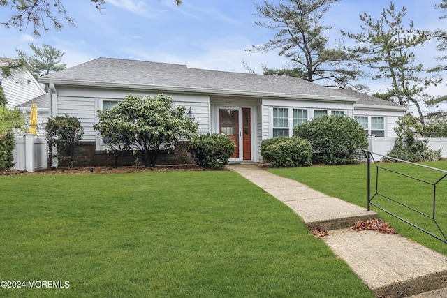 view of front of house featuring a front yard