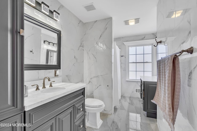 bathroom featuring a shower with shower curtain, vanity, toilet, and tile walls