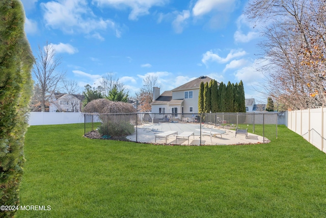 view of yard featuring a patio