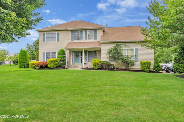 view of front facade with a front yard