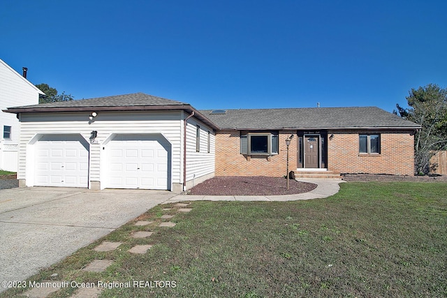 ranch-style house featuring a front lawn and a garage