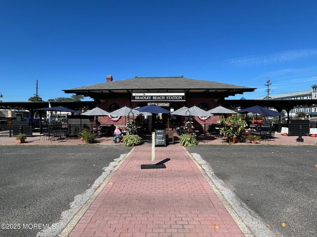 view of building exterior