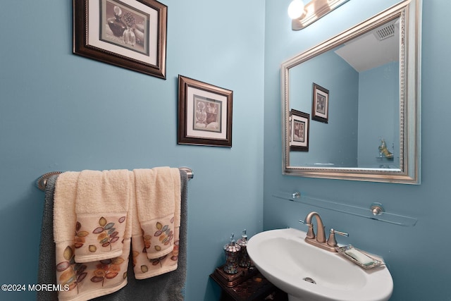 bathroom featuring sink