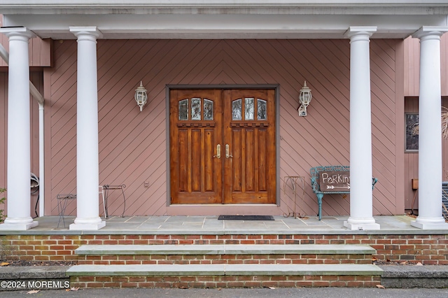 property entrance featuring covered porch