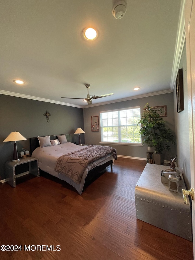 bedroom featuring ceiling fan, dark hardwood / wood-style floors, and crown molding