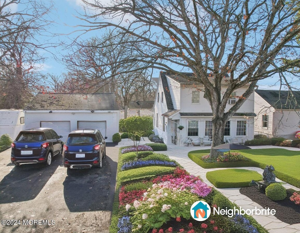 view of front of home featuring a front yard and a garage